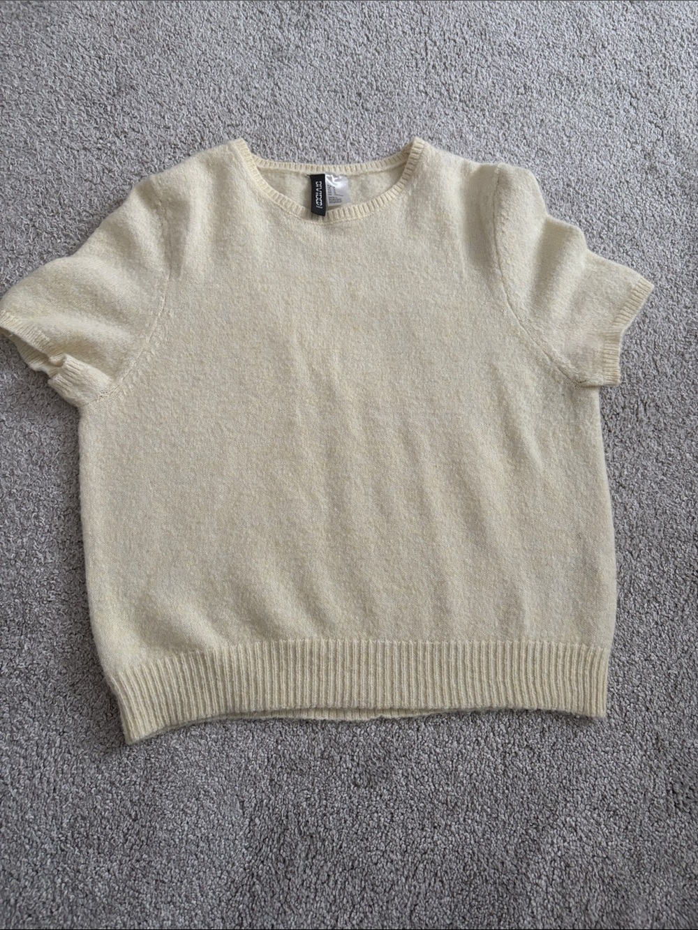H&M Short-Sleeve Crewneck Sweater in Soft Yellow-Cream